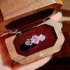Anillo de Diamante Rosa Octagonal Corte Rosa Milenio Amor Verdadero, Anillo Versátil de Lujo Ligero con Aguamarina Incrustada de Diamantes Camelia para Mujer