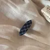 Grampo de cabelo estiloso de nicho com estampa xadrez e bolinhas vintage com toque de alta qualidade, grampo básico, presilha lateral, acessório de cabelo para mulheres