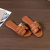 Sandalias Planas Transfronterizas en Stock para Mujer, Nuevo Estilo de Moda Verano 2025, Adecuadas para Usar con Faldas, Zapatillas Pequeñas Estilo Francés