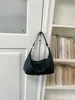 Bolso cruzado francés de nicho simple de mano para mujer 2026 Bolso de hombro de alta gama con diseño de nicho Bolso de hombro único para ir al trabajo