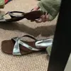 ¡Mi Primer Encuentro con Calzado de Temporada! Nuevas Sandalias de Gamuza con Tiras Cruzadas, Punta Cuadrada y Tacón Bajo para Mujer en Estilo Bosque Retro