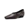 Zapatos de Salón Individuales Metálicos Tachonados Retro de Nicho, Estilo Nuevo, Corte en V Adelgazante, Tacón Grueso de 3 cm, Boca Baja, Zapatos de Moda de Piel de Oveja de Primera Capa
