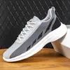 Zapatos de Otoño Transpirables y Cómodos de Tejido Fly-Knit Zapatillas de Correr con Cordones Zapatos Casuales de Malla Zapatos Deportivos Fabricantes Venta al por Mayor Zapatos para Hombre de Talla Grande
