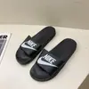 Novos Chinelos Estilosos para Homens, Uso Externo de Verão, Sapatos Putian, Sapatos Originais Aj1, Uso Doméstico, Comércio Exterior, Sandálias Deslizantes Antiderrapantes da Moda para Praia para Mulheres