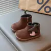 Botas Casuais de Pelúcia Curta de Algodão Dupla Camada para Crianças 2025 Inverno Novo Estilo Coreano Desenho Animado Botas de Couro para Meninas Moda Infantil Botas Curtas