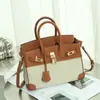 2025 Nuevo Bolso de Platino de Alta Gama Bolso de Lona de Piel de Vaca Bolso de Mano Texturizado Elegante para Mujer Bolso Pequeño Cuadrado para Hombro o Axila