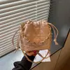 Bolsa feminina estilo coreano inspirada na Chanel 2026 nova moda bolsa transversal com corrente texturizada bolsa bucket bolsa de ombro casual para mulheres