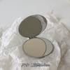 Espejo Pequeño con Tapa abatible, Espejo Portátil Plegable para Niñas, Espejo Cuadrado Mini de Aspecto Elegante, Espejo de Maquillaje Doble Cara con Aumento