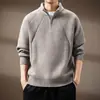 Suéter de punto de alta gama estilo retro americano con media cremallera para hombre, nuevo estilo de invierno, corte holgado, color liso, capa base de punto