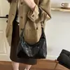 Bolsa de ombro de alta qualidade, minimalista, moderna e versátil com um design único, perfeita para o outono, com grande capacidade e na cor prata