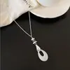 Colar Pingente Oval de Prata para Mulheres, Novo Estilo 2026, Corrente de Clavícula Relaxada e Sofisticada, Acessório de Corrente Longa para Pescoço