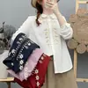 Venta directa de fábrica, nuevo modelo otoño 2026, elaborada camisa de gasa de doble capa bordada estilo chino, cárdigan de manga larga para mujer