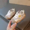 Zapatos para niños pequeños para niñas, estilo primavera y otoño, zapatos suaves para bebés con suela antideslizante, zapatos funcionales de malla transpirable para niños pequeños