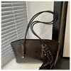 Bolso Retro de Alta Gama con Textura de Gran Capacidad para Mujer 2025 Nuevo Bolso de Hombro para Viaje de Verano Bolso Tote de Mano