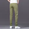 Calça jeans masculina europeia de alta qualidade na cor verde claro, novo modelo outono 2026, corte slim, skinny, stretch, calça masculina casual da moda e trendy