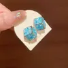Nuevos pendientes de estilo europeo y americano con aguja de plata y detalles de diamantes en forma de cruz C, pendientes de diseño único, modernos y versátiles para el uso diario
