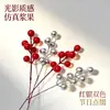 Ramas de decoración navideña con frutos rojos artificiales y tenedores de fruta plateados, ramas de bayas de siete cabezas adornos para el hogar festivo
