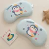 Nueva almohada de memoria para niños 2026, almohada de soporte para el cuello de terciopelo de leche grado A, núcleo de almohada con forma para estudiantes de primaria, almohada para siesta, 50*30