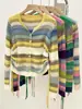 Cardigan de tricô listrado colorido novo de primavera, design de nicho com senso de estilo ocidental moderno, manga longa, decote em V, top slim para mulheres