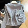 Cárdigan de punto bordado floral dulce estilo coreano con lazo, una nueva colección otoño/invierno con un suéter abrigo holgado, suave y versátil para mujer