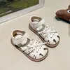 Sandalias para Niñas 2025 Verano Nuevo Estilo Lindos Zapatos de Princesa con Lazo para Bebés Zapatos Huecos Antipatadas de Playa para Niños