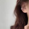 Clip de oreja con clip de hueso de oreja sin perforar para mujer, estilo frío rojo neto Mori Super hada, pendientes de plata simples, elegantes pendientes de alta calidad