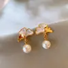 Pendientes de Perla con Forma de Hoja de Ginkgo, Estilo Francés, Suaves, Frescos y Dulces, Pendientes Pequeños de Estilo Chanel, Simples y Exquisitos, Populares para Vacaciones