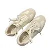 ¡En stock, se envía inmediatamente! Zapatillas casual de cuero versátiles, con cordones, punta redonda, temática de uvas, zapatillas de entrenamiento alemanas para mujer que aumentan la altura
