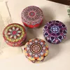 Estilo Étnico Hierro Pequeño Redondo Tarro Vela Aromaterapia Caja de Almacenamiento Estilo Exótico Adornos Decorativos Tarro Contenedor Pintado Impreso