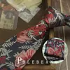 Gravata Marrom Retrô Listrada com Flores Estilo Coreano Amarrada à Mão para Homens Britânica 8cm Formal Anfitrião Negócios Casamento Noivo