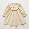 Vestido para Meninas com Bordado Floral Retrô Estilo Floresta 2026 Outono Novo Gola Alta Mangas Longas Franzidas Vestido Princesa Infantil