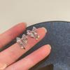 Aretes de Metal Ins de Lujo Ligero Nicho Lujo Ligero Retro Sentido de Alta Gama Exquisitos Combinan con Todo Elegantes Aretes Diarios para Mujer