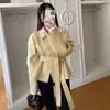 Tamaño actualizado. Abrigo corto de invierno chic coreano, holgado, adelgazante, con detalle de lazo, parte superior de mezcla de lana 19996
