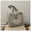 Bolsa Tote de Grande Capacidade Estampada Bolsa Feminina Estilo Transfronteiriço Retrô Nova Bolsa de Ombro Nova 2025 Bolsa Casual para o Dia a Dia