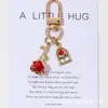 Llavero de Tarjeta de Abrazo Pequeño con Flor de Rosa Multicolor Linda Transfronteriza Europea y Americana Adorno Sencillo para el Día de San Valentín