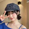 Novo Chapéu Octogonal Elegante de Xadrez Britânico para Mulheres, Outono/Inverno Casual Versátil Moderno Estilo College com Letra Chapéu de Jovem