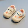 Nuevos estilos de zapatos de suela blanda, antideslizantes, para niños y niñas, zapatos para caminar de bebé, zapatos de otoño de una sola capa, zapatillas deportivas para niños pequeños y zapatos estables para caminar para niños pequeños