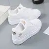Zapatos de Mujer Estilo Coreano Versátiles para Estudiantes Zapatillas Planas Moda Otoño 2023 Zapatilla de Deporte de Caña Baja Zapatos Blancos Zapatos Casuales