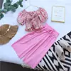 Conjunto de Duas Peças Verão 2026 para Meninas: Blusa de Chiffon Floral com Mangas Bufantes e Cintura com Cordão, Calça de Seda Gelada Wide-Leg