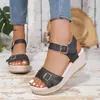 Cross Europeo 2026 Verano Mujer Nueva Sandalia de Una Correa con Hebilla Boca de Pez Moda Sandalias de Cuña Talla Grande
