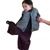 Conjunto de otoño e invierno para niños 2026 nuevo estilo chaleco acolchado gris para bebés y niños pequeños, look moderno y casual chic