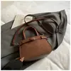 Bolso de Mano Pequeño de Alta Gama Estilo Coreano para Mujer 2026 Nuevo Modelo Bolso de Hombro Retro Sencillo para el Trabajo y los Viajes Diarios Bolso Cruzado de Moda
