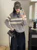 Otoño Invierno Nuevo Estilo Jersey de Punto con Cuello de Mezclilla Falso de Dos Piezas para Mujer Holgado Chic Rayas Bloque de Color Top Adelgazante
