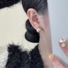 Pendientes de cuentas de oro champán estilo retro francés, elegantes pendientes de lujo ligeros de nicho a la moda, pendientes sencillos de perlas pequeñas para mujer