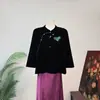 Nova Camisa Base Estilo Chinês com Lantejoulas e Veludo Gola Alta 2026 Outono Novo Estilo Elegante Retrô Plaquete Oblíqua Pequena Camisa Top