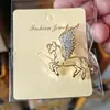 Broche de Moda y Creativo con un Diseño de Ensueño, Exquisito Broche Hueco con Circonita Microincrustada, Accesorio de Alta Gama para Chaqueta de Traje de Hombre