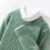 Nova coleção outono e inverno: Suéter 100% lã para homens, com padrão jacquard, estilo pullover casual, cor sólida e corte grosso e folgado.