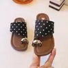 Sandalias de Malla para Niñas para el Verano 2026, Estilo Retro de Hong Kong, Pantuflas de Playa de Suela Suave, Versátiles