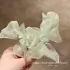 Pinza para el Cabello con Lazo de Organza Verde Menta y Perlas, con un Toque Elegante y de Alta Gama, Pinza de Cocodrilo Versátil y Elegante para la Parte Trasera de la Cabeza