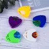 Caja de púas de guitarra corazón de amor caja de púas de color A010A-G tamaño caja de púas triangular accesorios para guitarra lote
